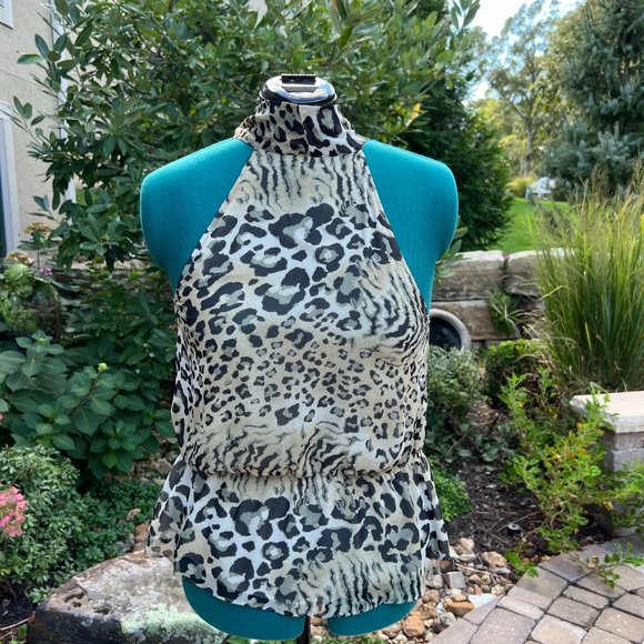 Leopard print sleeveless blouse w/tie front - Picture 5 of 7